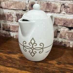 Starbucks ceramic coffee/tea pot 2015 White Ceramic Pitcher